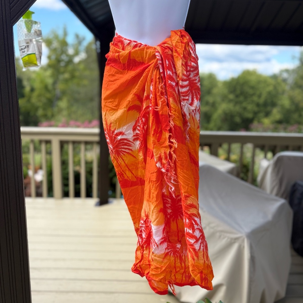 NWOT IN GEAR Vibrant Orange and White Beach Sarong, Size: 54”W x 44”L